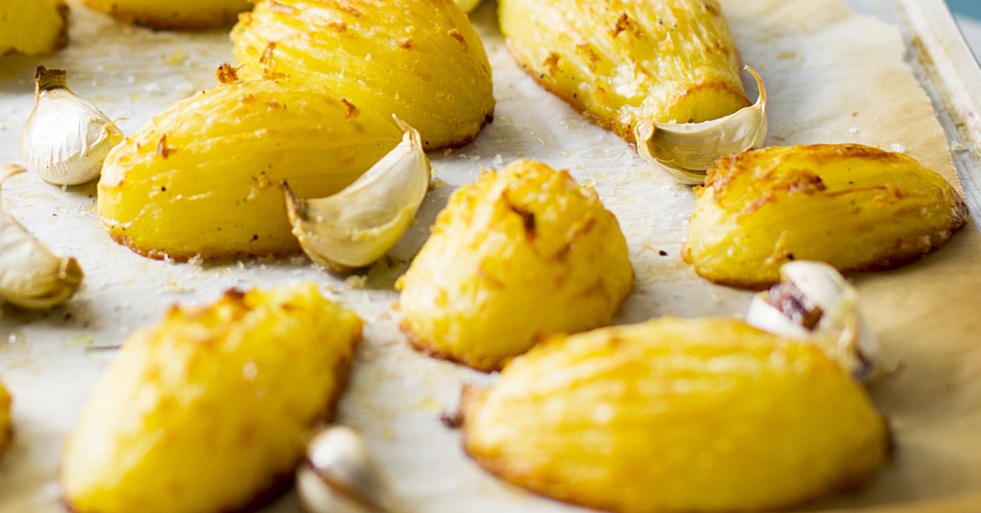 Perfect Crispy Roast Potatoes Recipe | myfoodbook | How to make crispy roast potatoes